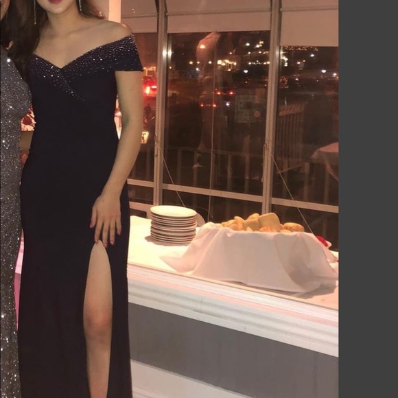 Elegant navy Off shoulder Floor length dress - Picture 2 of 8